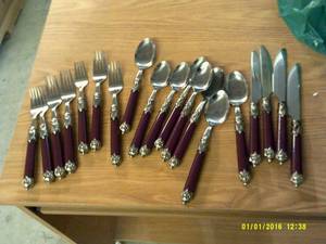 silverware set ...