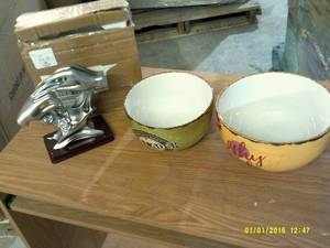 2 bowls and a set of hands ...