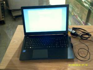 acer 765738 laptop 15.6 inch powers...
