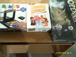 3 games rubiks race, monster crunch...