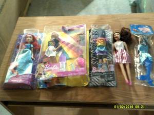 5 barbies ...
