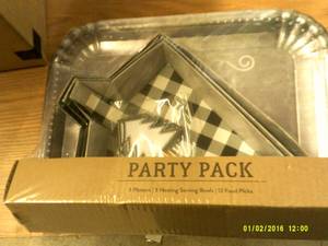 5 party packs each one has 3 platte...