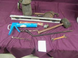 Misc tools (cement gun, Sledge hamm...