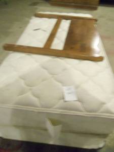 Full size matress and box spring wi...