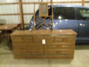 Vintage brown dresser with 6 drawer...