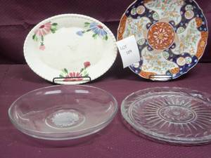 2 Vintage Design plates or trays 1...