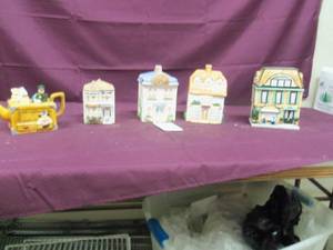 5 Cookie jars in an array of sizes...