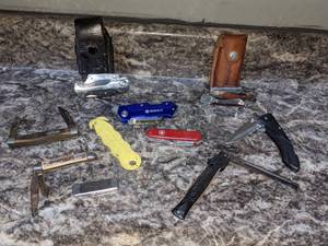 lot 42 image: Variety of Knives - Pocket, Utility