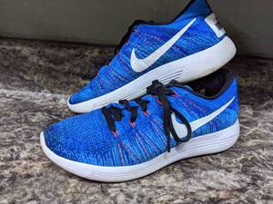 lot 40 image: Nike Lunarepic Flyknit Womens Size 8