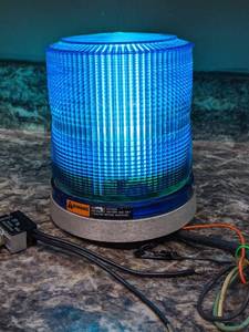 lot 29 image: Vintage Whelen Blue Beacon Light