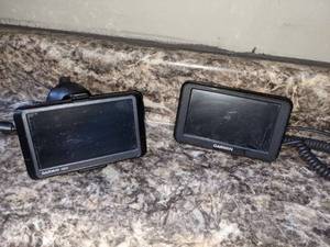 lot 77 image: 2 Garmin Nuvi Portable Navigators