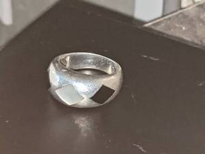 lot 11 image: Vintage Sterling Silver Dome Ring wOnyx & Mother of Pearl Stones