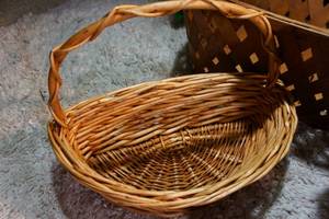 lot 129 image: Four Unique Baskets