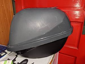 lot 96 image: Covered Cat Box & Liners