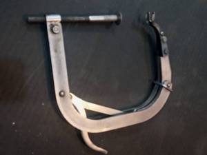 lot 19 image: Clark valve spring suppressor