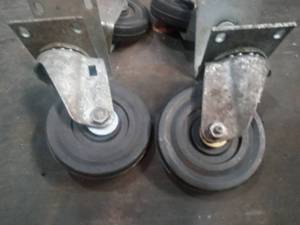 lot 51 image: Set of 4 swivel casters