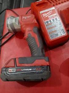 lot 15 image: Milwaukee combo lot m18 led flashlight driver 