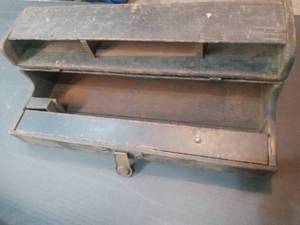 lot 10 image: Pre 1900s pioneer tool chest