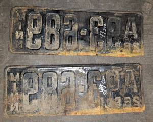 lot 13 image: 1926 matching set of license plates