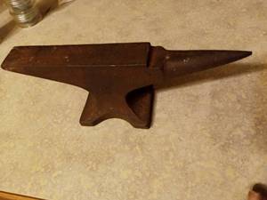 lot 15 image: Watch makers anvil #47 cast iron