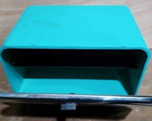 lot 17 image: Bread box