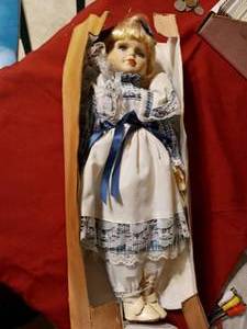 lot 40 image: Collectible doll