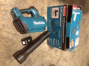 Makita 116 MPH 459 CFM 18-Volt LXT Lithium-Ion Brushless Cordless Blower and battery -  NO charger  see pictures