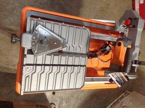 RIDGID 7 In Wet Tile Saw with Stand open Box see pictures