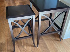 lot 6 image: Two Piece Accent Nesting Table