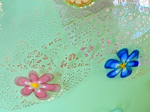 lot 13 image: Blossom Green Vase by HansonHanson.