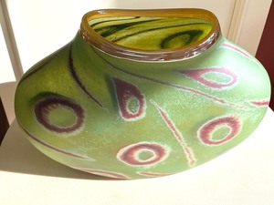lot 16 image: Art Glass Vessel by Thor Bueno