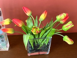 lot 18 image: Two Home Decor Items