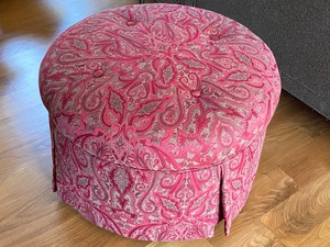 lot 24 image: Upholstered Round Ottoman