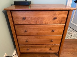 lot 32 image: Dresser