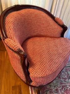 lot 33 image: Decorative Oversized Upholstered Chair