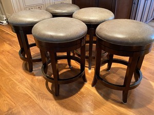 lot 46 image: Five Quality Leather Top Swiveling Bar Stools