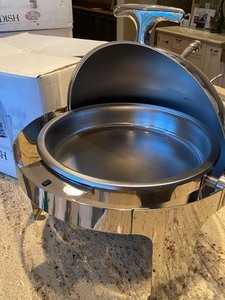 lot 56 image: Winco - Winware Six Quart Chafing Dish