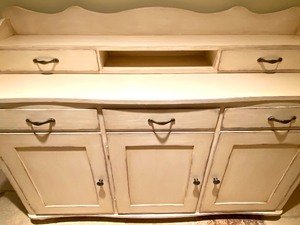 lot 68 image: Shabby Chic Style Ivory Cabinet