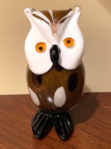 lot 67 image: Glass Owl Figurine