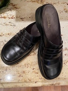 lot 65 image: Ladies Shoes by Clark