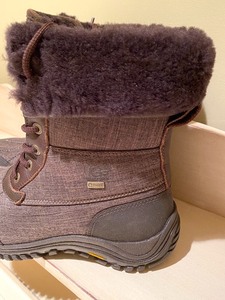 lot 69 image: Ladies UGG Winter Boots