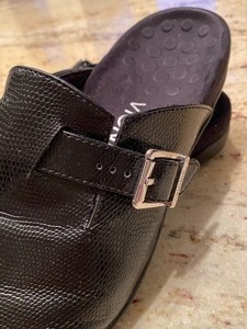 lot 66 image: Ladies Shoes by Vionic