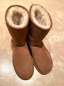 lot 70 image: New Ladies UGG Boots