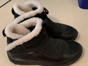 lot 89 image: Ladies Merrell Ankle Boots
