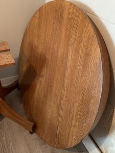 lot 101 image: Antique Pedestal Oak Table