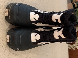 lot 93 image: Salomon Womens Ski Boots