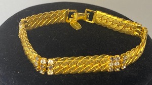 lot 107 image: All that Glitters is Gold