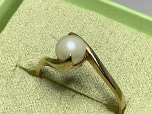 lot 111 image: 10k Pearl Ring