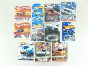 lot 90 image: Lot Of NEW on Card Hot Wheels Treasure Hunt, Real Rider, etc.