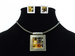 lot 51 image: .925 Sterling Silver Designer Amber Mosaic Pendant Necklace Earring Set